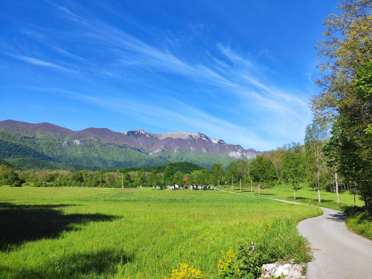 Velebit Lodge Lovinac  エクステリア 写真