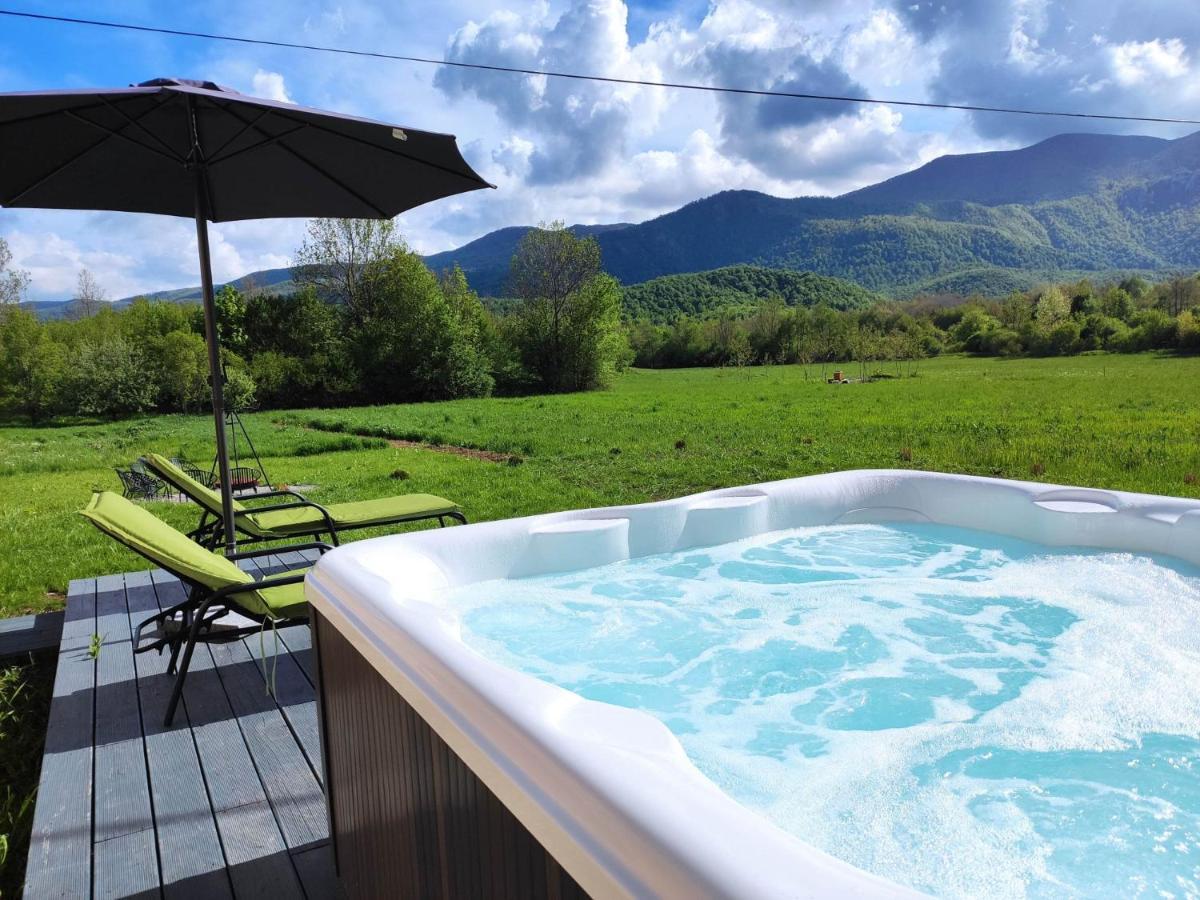Velebit Lodge Lovinac  エクステリア 写真
